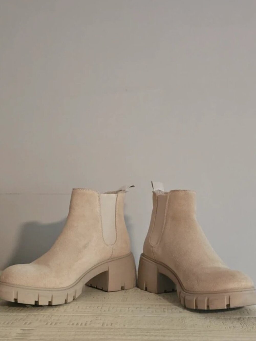 Steve Madden Womens Chelsea/ Howler Ankle Boots Size 8 Excellent Condition Boots